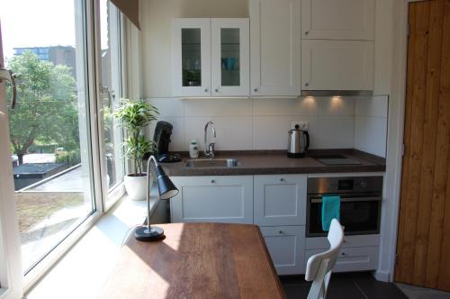 Lasonder-Zeggelt Apartment | Family-Friendly Central-Day Inn with Great Reviews