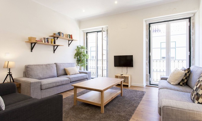 Baixa Apartment | Prime Downtown Retreat for Up to 17 Guests by Central Hill