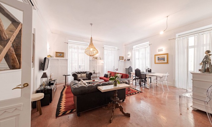 Baixa Apartment | Impressive Old Town II Apartment with Spa and Breakfast