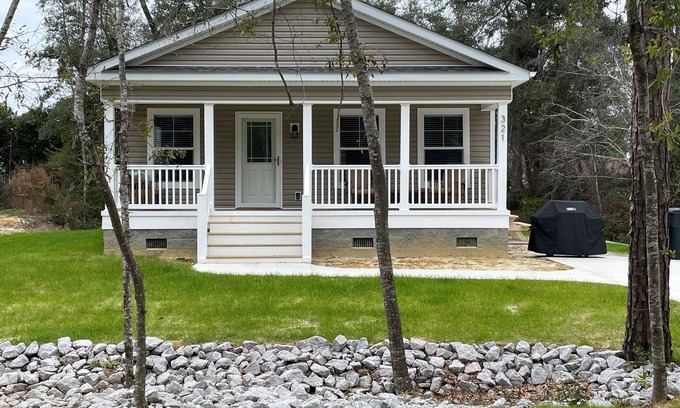 Emerald Isle House | Prime Central Emerald Isle Retreat with Private Beach Access