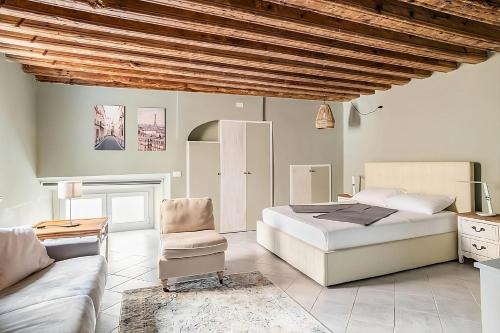 Genoa Historical Centre Apartment | Family-Friendly Stay Near Aquarium with Fast Internet