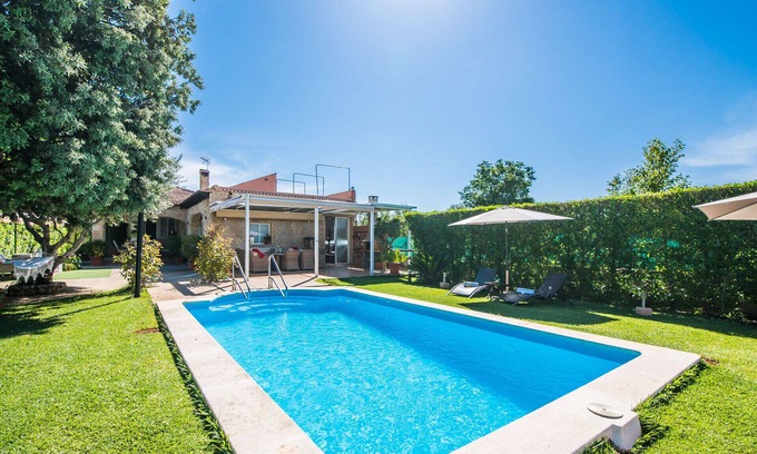 Lloseta Villa | Relax at Finca Alegre: Poolside Retreat in Majorca