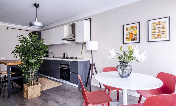 Sisli Apartment | Modern Flat in Sisli with Kitchen and Family-Friendly Amenities
