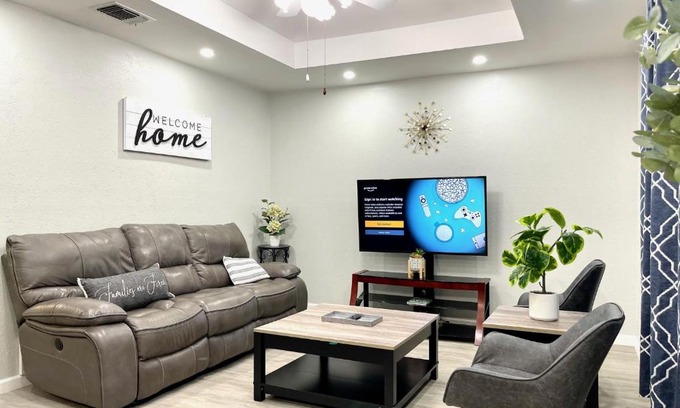 Frisco House | Cozy 3-Bedroom Retreat in Central Frisco with Free WiFi