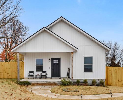 Benton County House | Convenient Central Getaway Near I-49 with Family-Friendly Perks