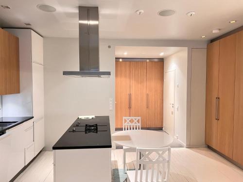 Punavuori Apartment | Stylish Central Helsinki Flat with Hot Tub - Guest Rated 9/10