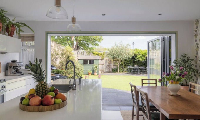 Henley House | Central Henley Gem – Private, Peaceful, and Perfectly Located