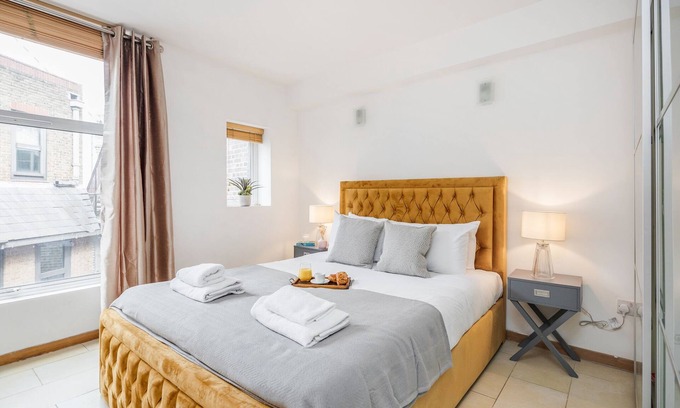 Farringdon Apartment | Bright Central Holborn Apartment for 4 with Air Conditioning