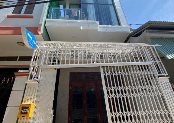 Pleiku House | Central Home: Pet-Friendly Stay with Breakfast and Kitchen