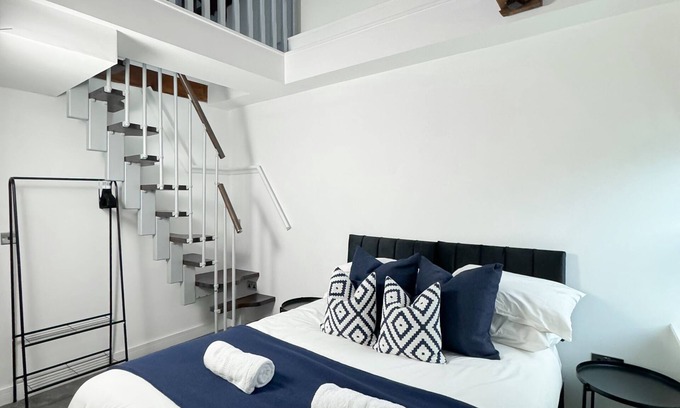 Hull Old Town Apartment | Explore Central Hull Apartment 4 with Family-Friendly Amenities