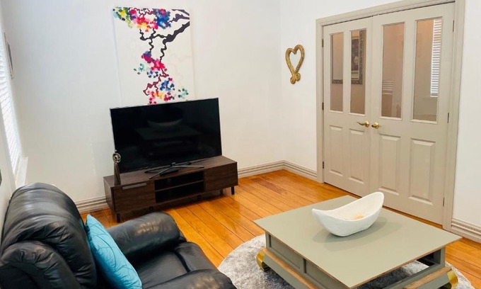 Lower Hutt Villa | Discover Central Hut Villa: Family-Friendly Retreat
