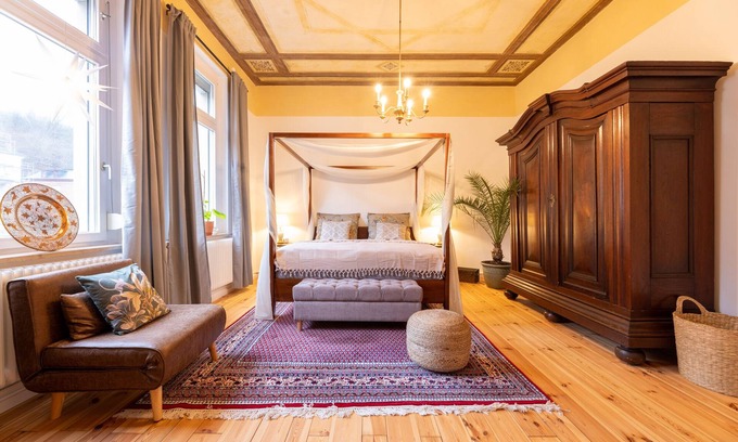 Coburg Apartment | Prime Coburg Location: Exclusive Apartment for Group Stays