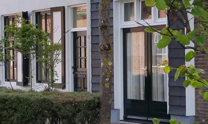 Domburg Apartment | Central Domburg Retreat: Cozy Holiday Home with Free Parking