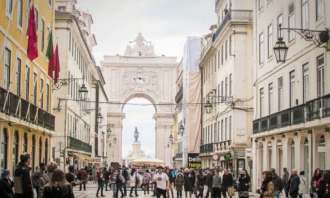 Baixa Apartment | Central Lisbon Apartment with Two Balconies & Historic Views