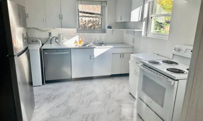 West University House | Conveniently Located Duplex with Child-Friendly Amenities