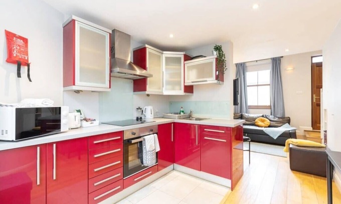 Portobello House | Convenient 2 Bedroom Retreat with Fast WIFI & Kitchen