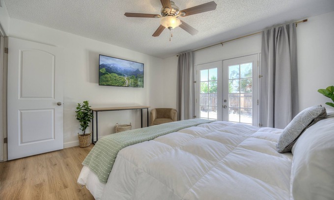 Raisin House | Central Convenience - Fresno Home Near Yosemite with Spa