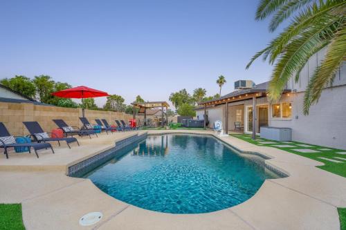 Avant House | Scottsdale Vacation Rentals with Pool and Hot Tub Amenities