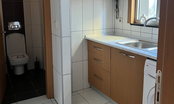 Kucukbakkalkoy Apartment | Central Location in Ataşehir 1+0