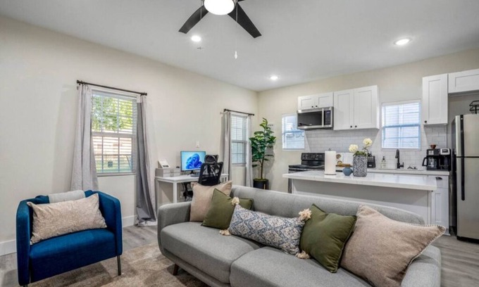 Greater East End Apartment | Convenient Stay with King Bed Near PNC Stadium