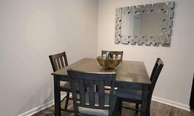 Braeswood Place Apartment | Modern Apartment near Med Ctr & NRG with Pool & Gym