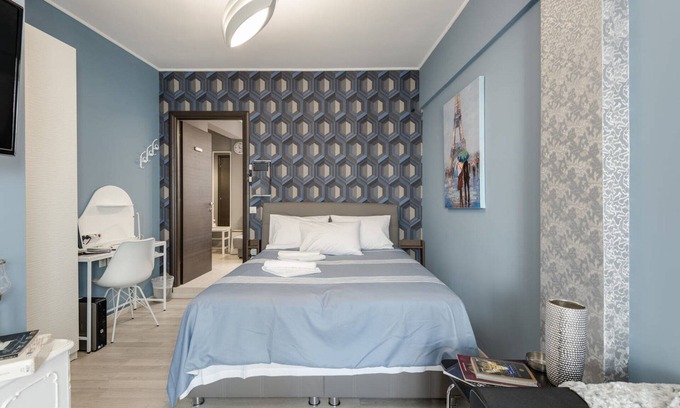 Thessaloniki City Centre Apartment | Stylish Mini Suite Romeo: WiFi, Breakfast & Top Ratings