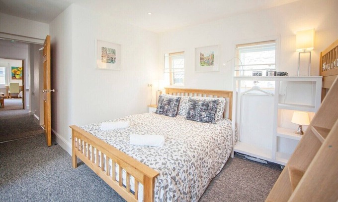 Bath Apartment | Central Maisonette with Roof Terrace & Family-Friendly Amenities