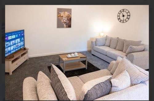 Newton Stewart House | Central Mews Free Wi-Fi-Parking-Contractors