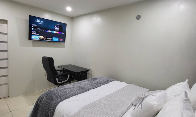 Eastwood Park Apartment | Modern 1-Bedroom Apartment with Breakfast & Secure Parking