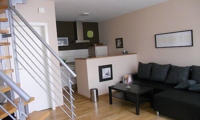 Pellenz Apartment | Modern Central Retreat with Pool and Breakfast Amenities