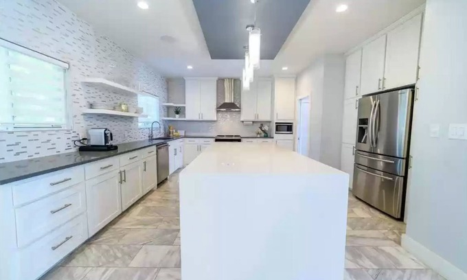 Ederville House | Modern Central Home in DFW with Spa & Breakfast Amenities