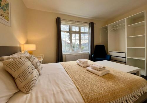 Cambridge Apartment | Central 2-Bed Flat with Free Parking & High Guest Rating