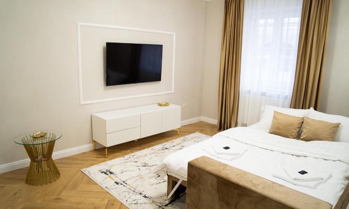 Suceava Apartment | Guest Rated 9.9: Central Parc Golden Apartment with Dining