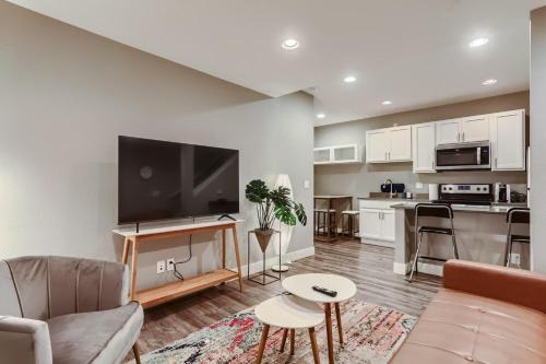 Stapleton Apartment | Family-Friendly Stay at Central Park - 28th Place Apartment