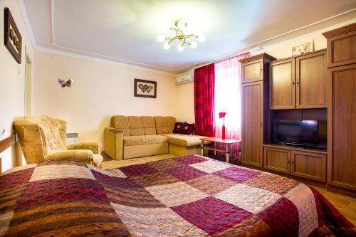 Kherson Apartment | Pet-Friendly Central Park Apartment in City Center