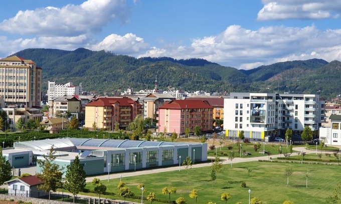 Baia Mare Apartment | Welcoming Central ParkView Apartment: Highly Rated Stay