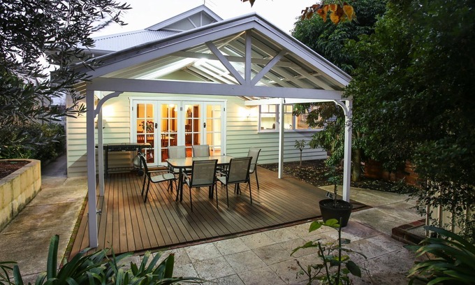 East Victoria Park House | Family-Friendly Central Perth Stay with Pool and Spa