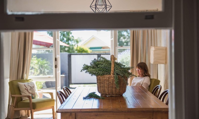 Orange House | Pet-Friendly Retreat in Central Orange CBD - Guest Rated 9.8