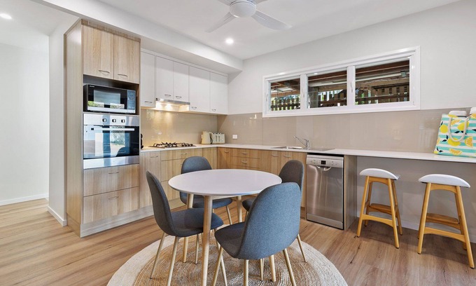 Point Lookout Apartment | Prime Location at Central Point Lookout Near Beaches & Shops