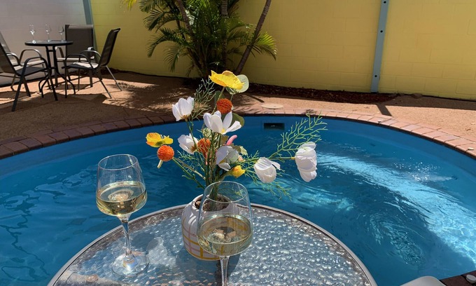 The Gap Hotel | Budget-Friendly Stay at Central Point Motel with Pool & Breakfast