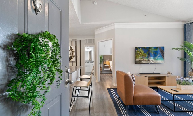 Far North Dallas Apartment | Central Getaway with King Bed, Free Parking & Breakfast