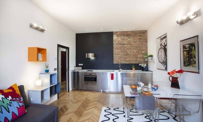 Smichov Apartment | Central river view Su