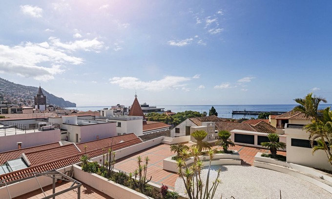 Se Apartment | Oceanfront Central Sea View Apartment - Funchal, 10/10 Rated