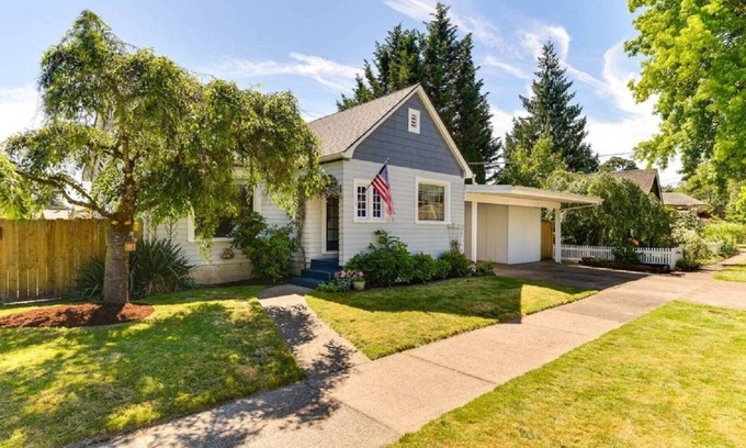 Newberg House | Pet-Friendly Retreat in Newberg - Walk to Dining and University