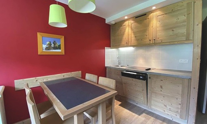 La Perriere Apartment | Cozy Apartment La Tania: Ideal for Families and Pets