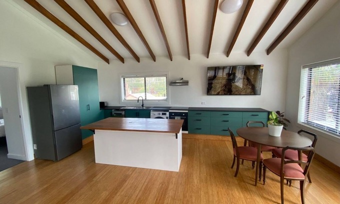 Armidale Apartment | Modern 2-Bedroom Unit in Central South Armidale, Walk to Town