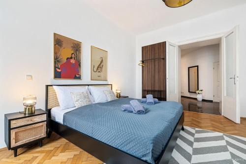 Himmelpfortgrund Apartment | Central & Spacious 2 BR Apartment