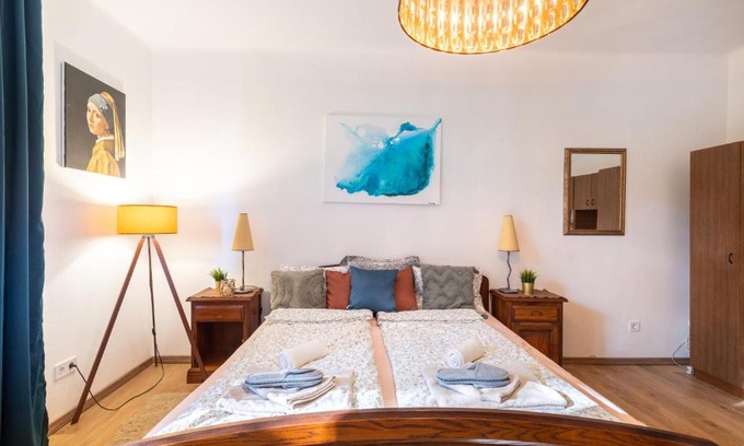 Szekesfehervar Apartment | Budget-Friendly Central Studio Apartment for Families