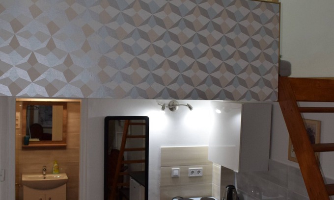 Belso-Ferencvaros Apartment | Cozy Studio Flat Near Great Market & Gellert Bath
