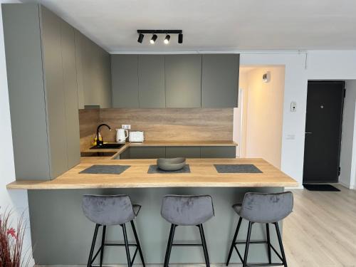 Drobeta-Turnu Severin Apartment | Convenient Central Suites for Family-Friendly Getaways